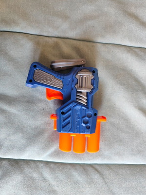 Small Dart Blaster Toy like new, blue and orange