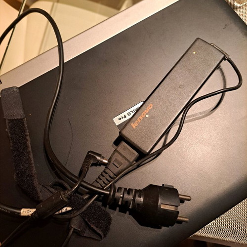 Fujitsu Siemens Amilo Pro 15.4" used laptop with charger and battery