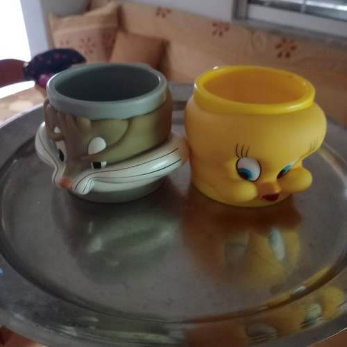 Looney Toons collectible mugs like new, set of two