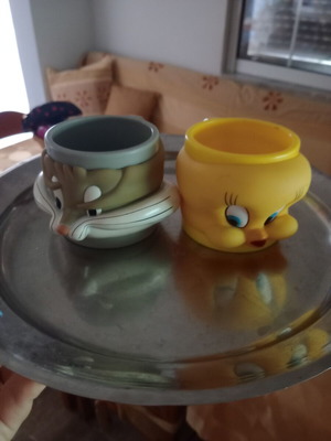 Looney Toons collectible mugs like new, set of two