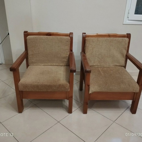 Set of 2 used wooden armchairs with cushions