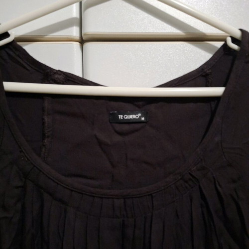 Te Quiero long brown dress with pleats and balloon sleeves