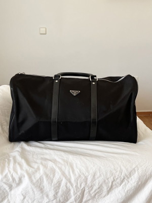 Large black nylon travel bag like new with detachable shoulder strap