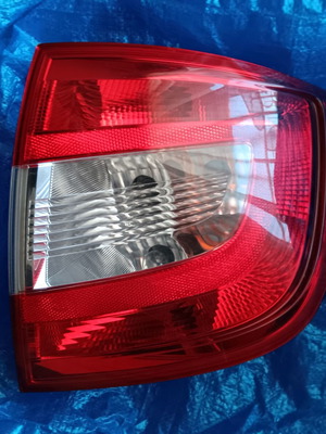 Πίσω δεξιό φανάρι Skoda Rapid σαν καινούργιο