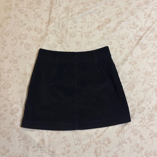 Black corduroy skirt like new with pockets, size S