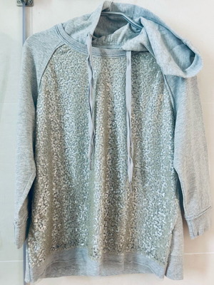 Juicy Couture sweatshirt with hood and sequins like new, size M