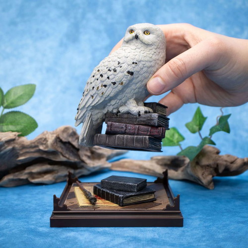 Noble Collection Harry Potter Hedwig 7'' Statue new with acrylic case