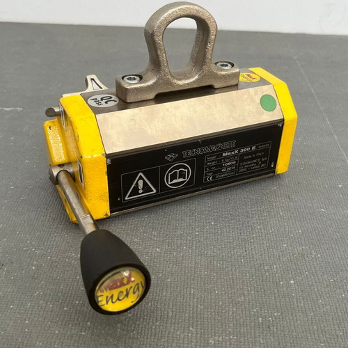 Max 300 lifting magnets with operating lever like new