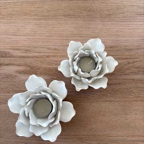 Set of white ceramic candles new with minimal design