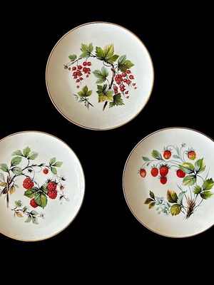 Berries wall plates collection, set of 3, 19cm diameter