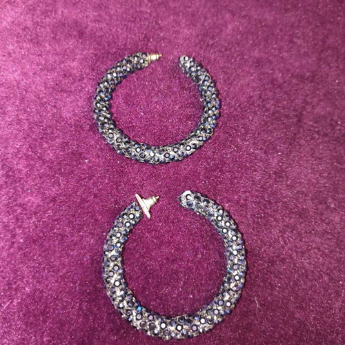 Women's earrings like new with blue crystals
