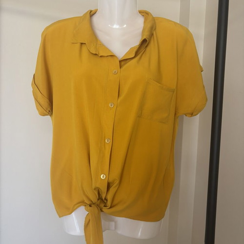 Cropped Shirt Secret one size like new, front tie collar