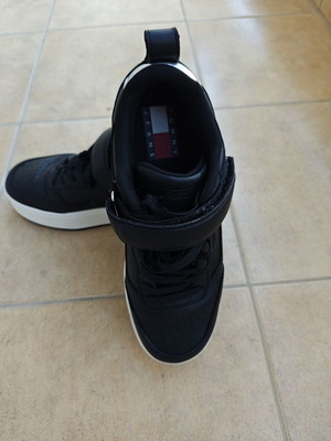 Tommy Hilfiger casual sneakers, black and white, size 41