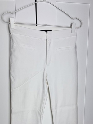 Zara women's mini flare pants white used, size S
