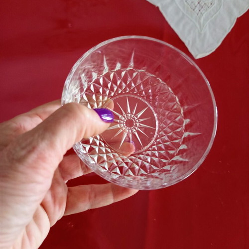 Small glass bowl with star design like new