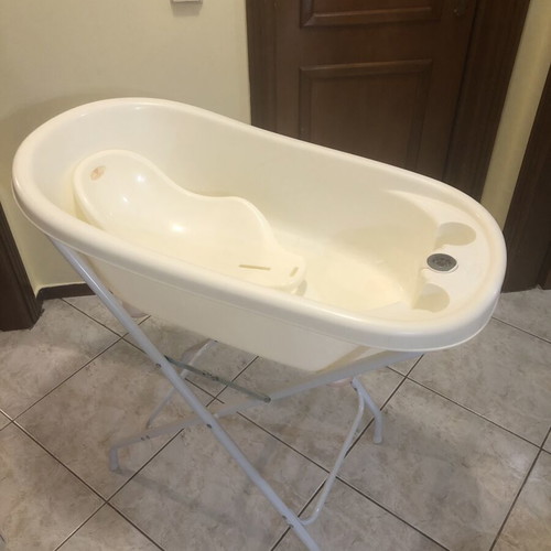 Cangaroo Baby Bathtub with Stand Bubble and Thermometer, Like New, Pink