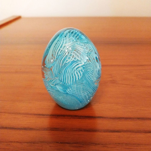 Murano glass paperweight egg Filigrana Italy like new