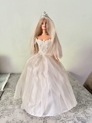 Barbie Princess Bride 2000 collectible doll used