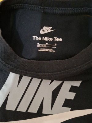 Παιδικό μαύρο T-shirt Nike, μέγεθος M (137–147 cm)
