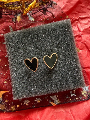 Heart earrings new, black and gold