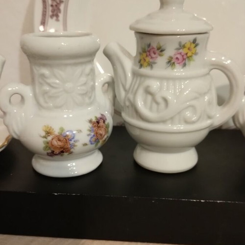 Miniature porcelain jars set like new, pack of 7 pieces