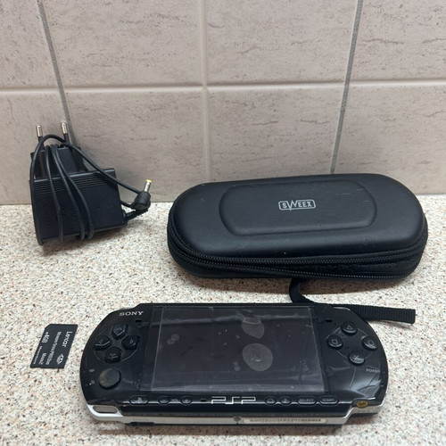 PlayStation Portable PSP like new with 4GB memory card and 10 games