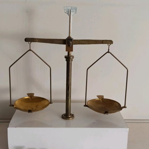 Precision scale like new with metal frame and weights