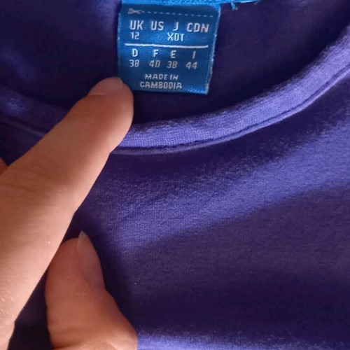 Adidas purple t-shirt with embroidered logo like new, size M
