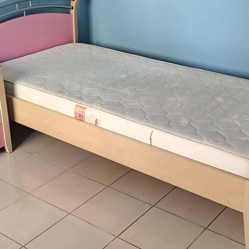 Teen bedroom set with bed, mattress, dresser and mirror