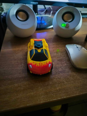 Transformers Authentics Bumblebee