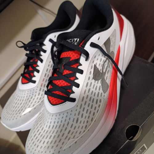 Under Armour Velocity Pace running shoes, size 45, white