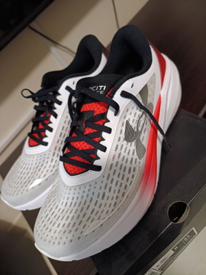 Under Armour Velocity Pace running shoes, size 45, white
