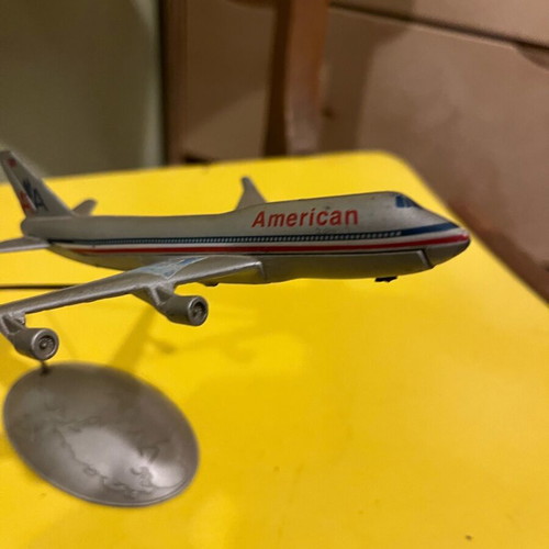 American Airlines miniature model used