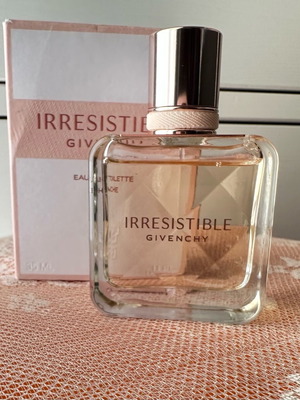 Irresistible Givenchy Eau De Toilette Fraiche like new 35 ml