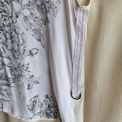 Karen Millen Large satin white black T-shirt with designs used