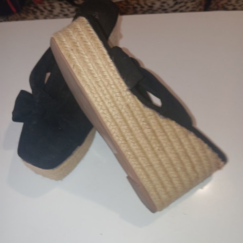 Ideal Shoes platform sandals size 38 black like new