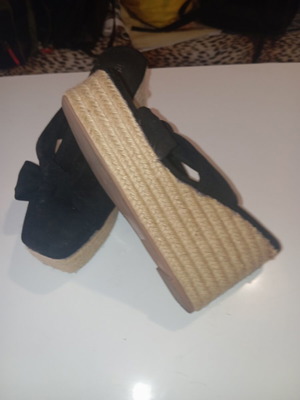 Ideal Shoes platform sandals size 38 black like new