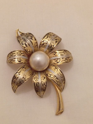 Damascene vintage brooch used, Spain