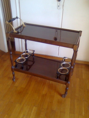 Bar cart like new with wheels