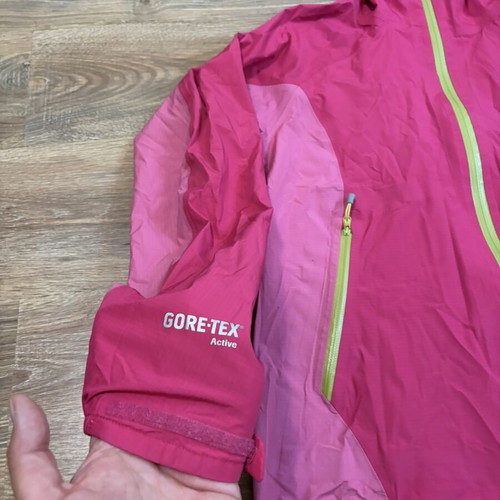 Berghaus Velum Gore-Tex Active Storm Jacket XL like new, colorful