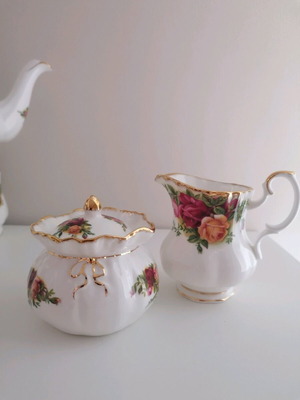 Royal Albert Country Rose set of 2 like new