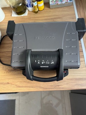 Kenwood HG210 2100W sandwich maker and grill, like new