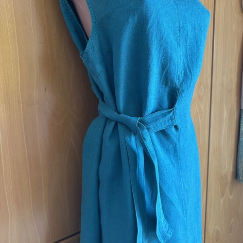 Linen dress 100% used, breathable with adjustable belt, size large