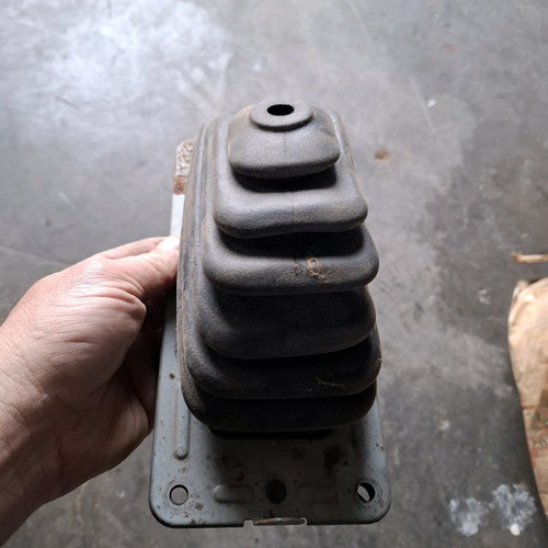 Suzuki Vitara 91-03mod 4WD gear shift boot used