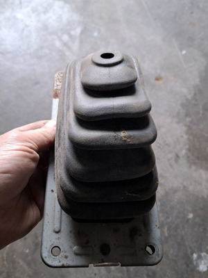 Suzuki Vitara 91-03mod 4WD gear shift boot used