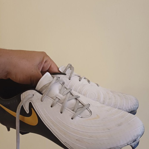 Nike Phantom football boots like new, size 42.5, black and white