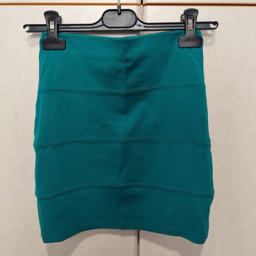 Short skirt used from viscose Pull & Bear blue and green size S
