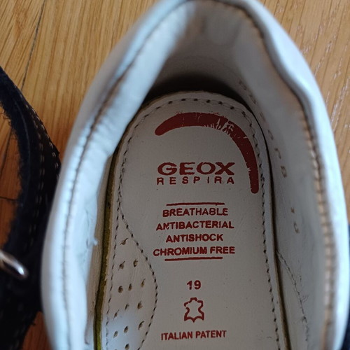 Geox baby sandals size 19 like new with velcro