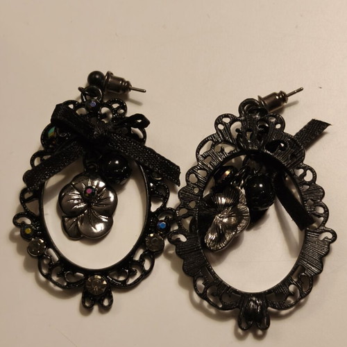 Gothic vintage earrings like new, black and silver