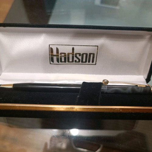 Hadson collectible pen like new in luxury packaging